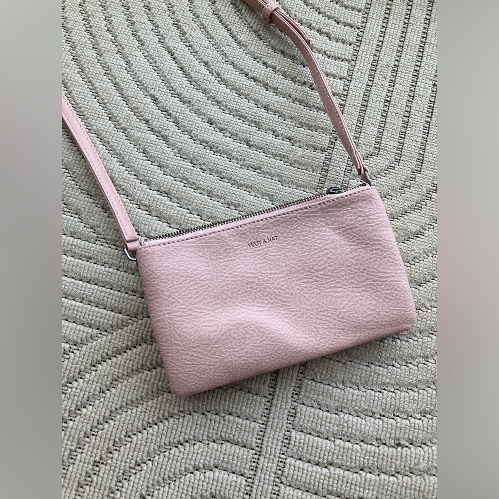 MATT & NATT Triplet Crossbody / Clutch in Like-New Condition, colour PEBBLE